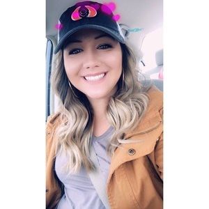 Meet your Posher, Monica